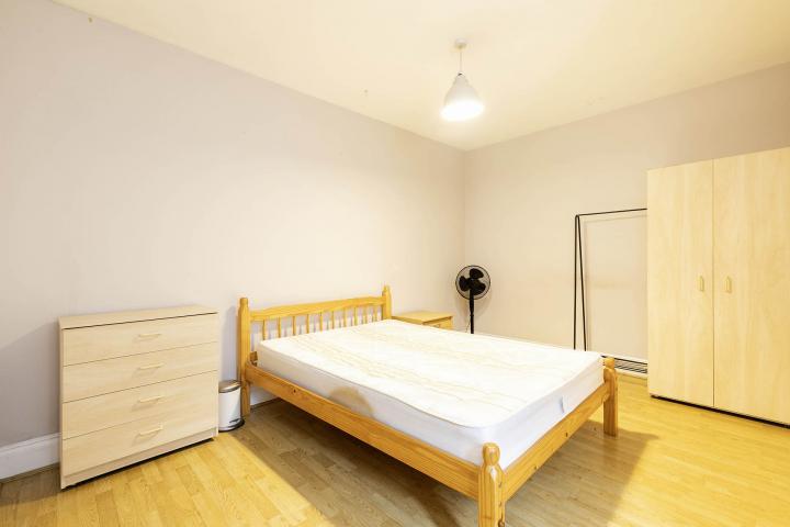 Modern and Central Apartment Belton Road, Willesden Green